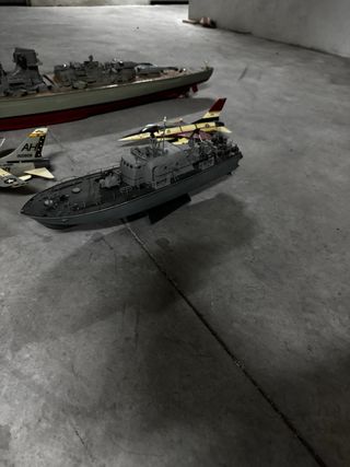 Maquetas militares: barco y aviones
