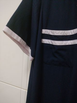 Vestito Blu con Dettagli Bianchi