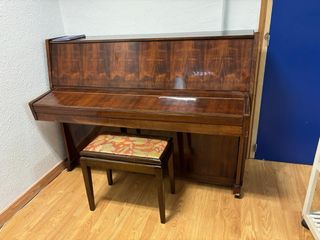 Piano vertical Cherny