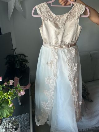 Vestido niña comunión beige encaje talla 10 a 11.