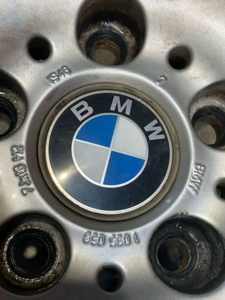 JUEGO DE LLANTAS PARA BMW E46 ( UNA CON DEFECTO )