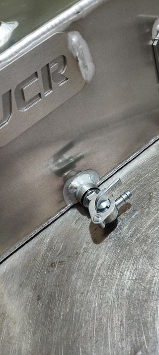 Depósito de aluminio jog r llanta 10" VCR.