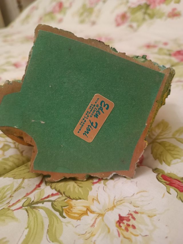 Statuetta di orsetti con fiocchi colorati