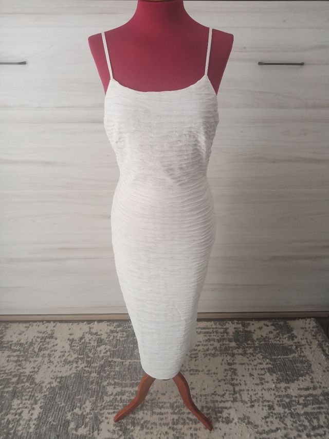 Vestido blanco midi, espalda abierta
