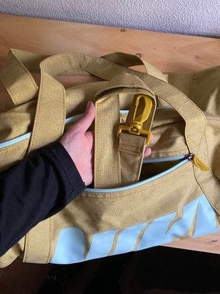 Bolsa deportiva Nike amarilla