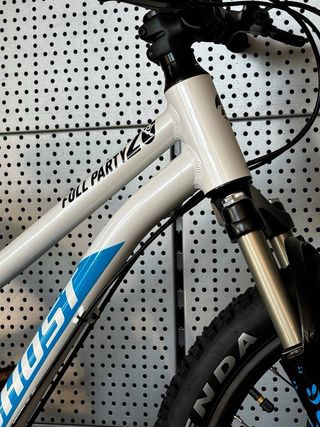 Bicicleta Ghost Kato 20 Full Party blanco/azul