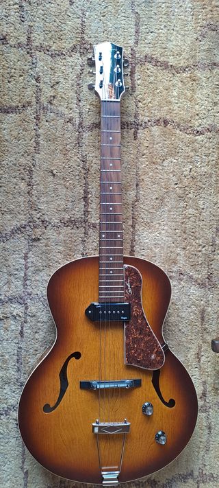 Godin 5th Avenue Kingpin + Estuche Tric Godin