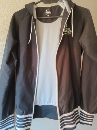 Chaqueta Nike negra XS con capucha 