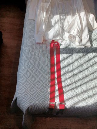 Traje corto chaqué 60, pantalones 52, camisa 43-44