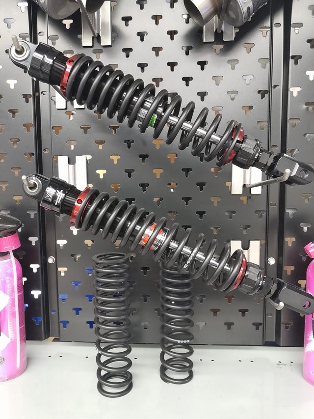 JGO. AMORTIGUADORES TRASEROS YSS GAS PARA ZONTES