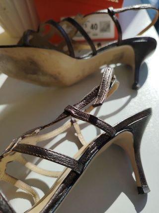 Sandalias Dansi doradas talla 40