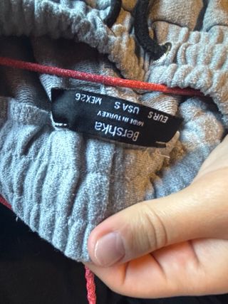 Pantalones deportivos grises