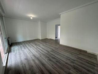 Piso en alquiler en Valdezarza en Madrid