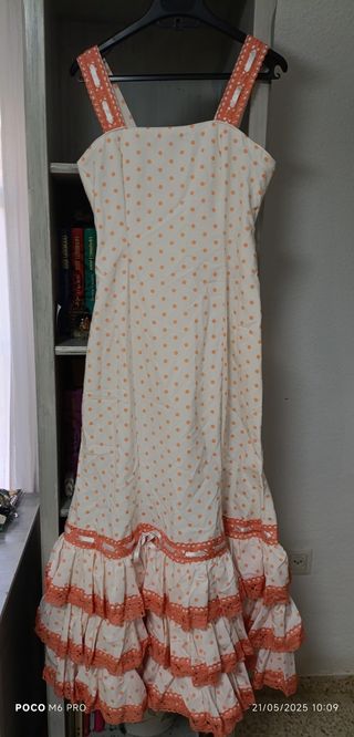 Bata rociera lunares naranja