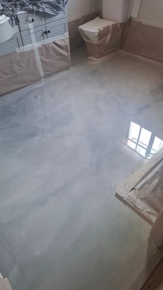 Suelo resina autonivelante gris