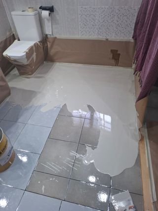 Suelo resina autonivelante gris