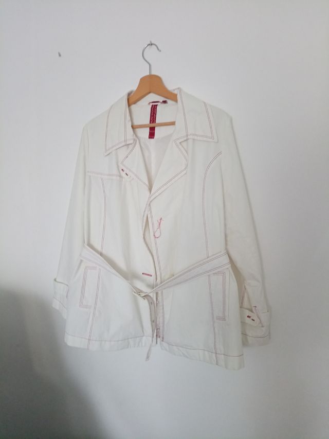 Gabardina blanca c/cinturón