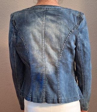 Chaqueta vaquera con pedrería
