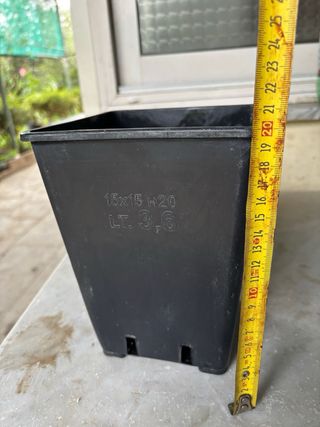 Vaso da vivaio in plastica nero 15x15x20cm - 3,6lt
