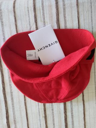 Cappello Givenchy rosso nero maxi logo