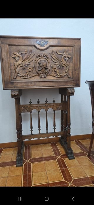 Escritorio antiguo de madera