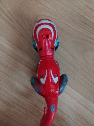 Dino bebé interactivo