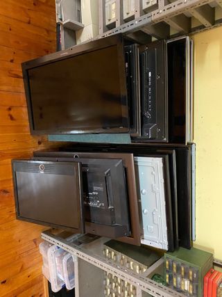 Lote de paneles y televisores para piezas