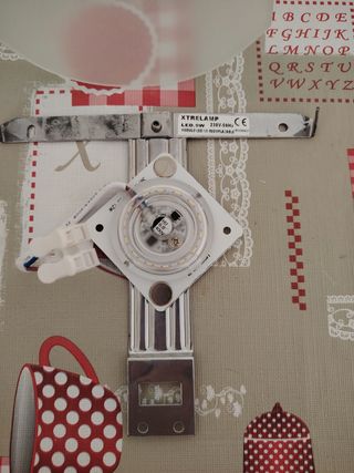 Lampara de led de pared moderna - 18x24x13cm