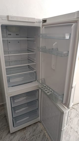 Nevera combi blanca
