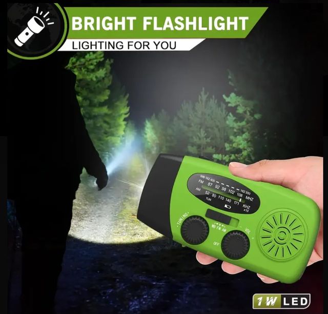 RADIO SOLAR RECARGABLE CON DINAMO Y USB - NUEVA