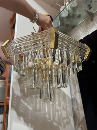 Lámpara cristal dorada salón