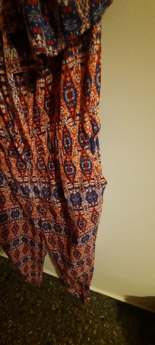 Mono boho naranja y azul