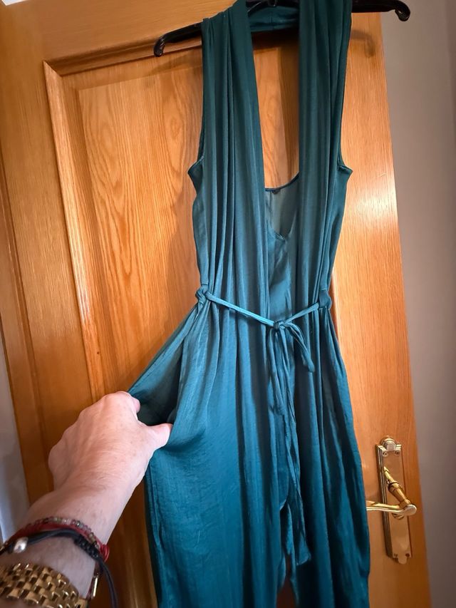 Mono verde esmeralda escote super original