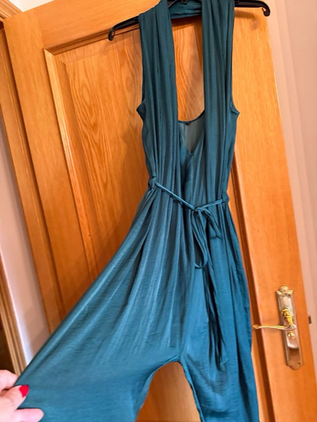 Mono verde esmeralda escote super original