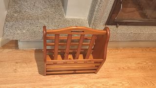 Revistero madera marrón