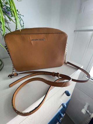 Bolso bandolera Michael Kors camel
