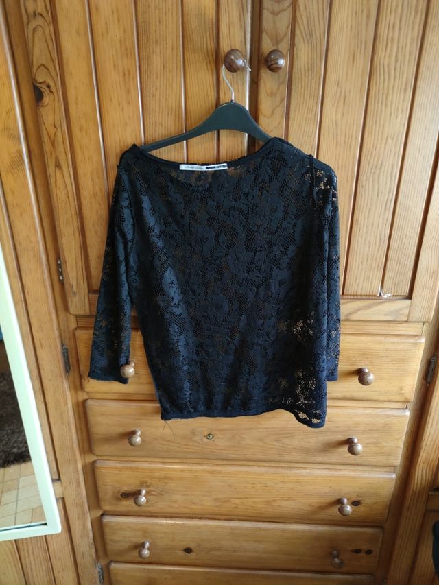 Ropa variada. Vestidos y tops