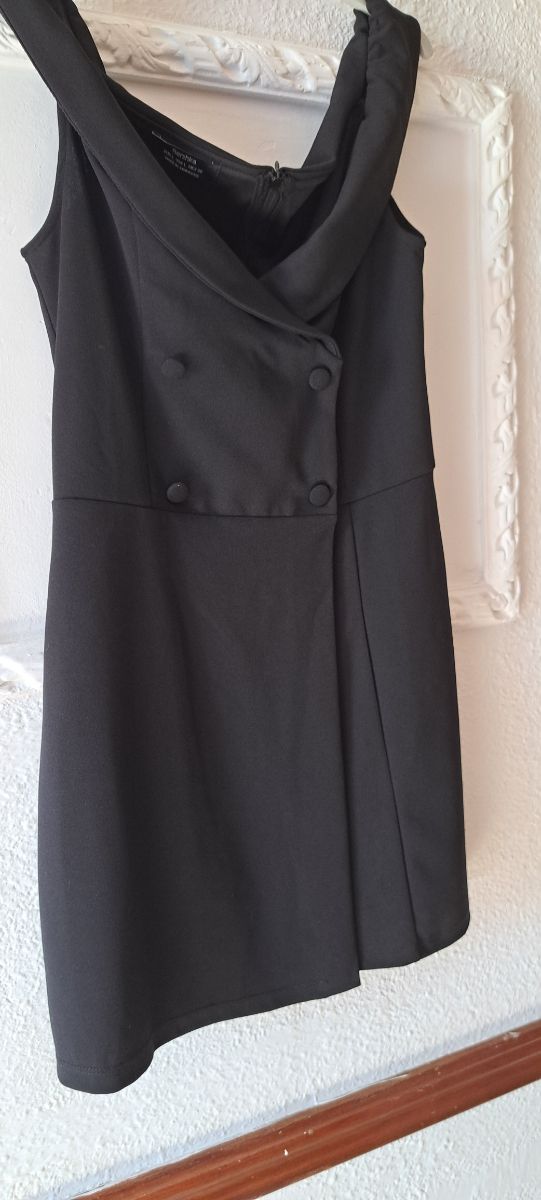 Vestido Bershka negro corto