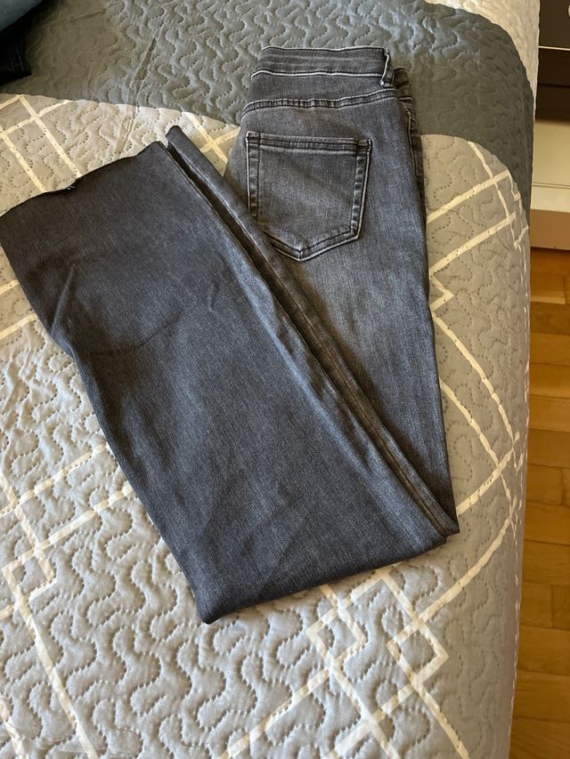 Vaqueros ONLY grises