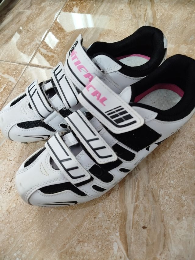 Zapatillas ciclismo MTICAL blancas y negras