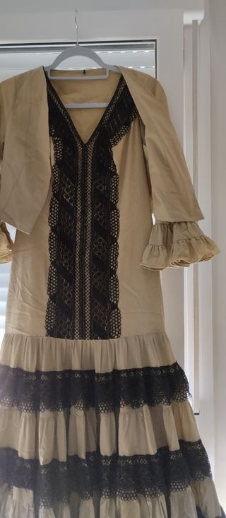 Traje gitana beige y negro