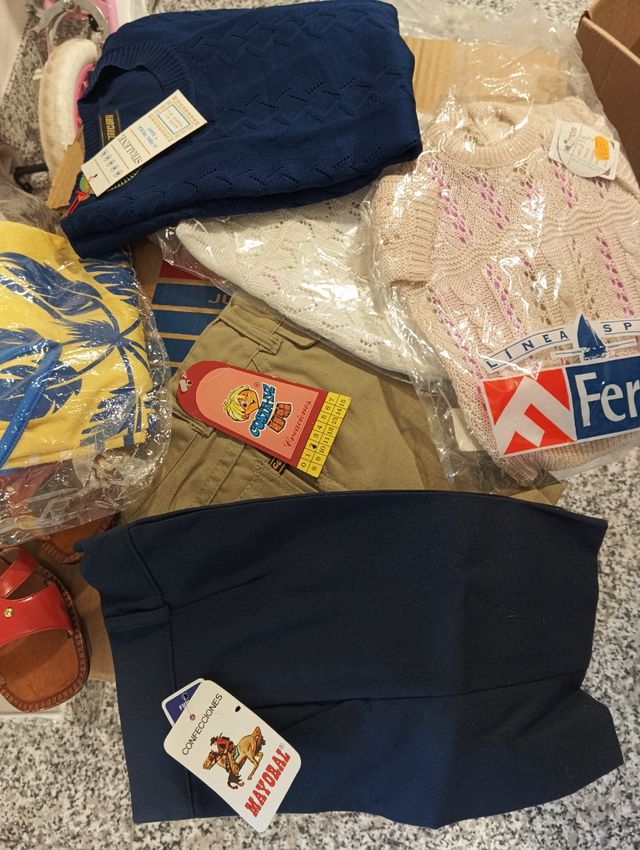 Bañadores vintage , sandalias,bata,y prendas