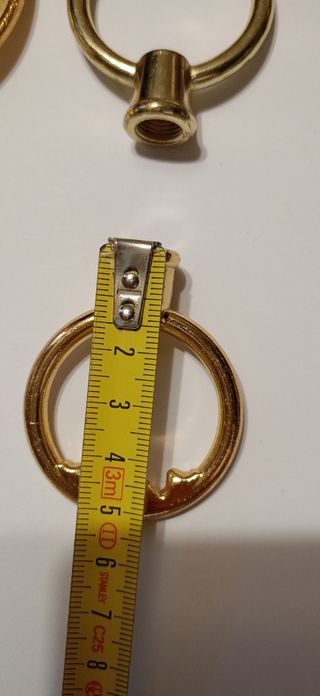 Anillas doradas para lámparas