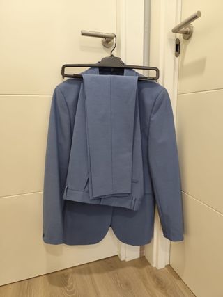 Traje azul hombre
