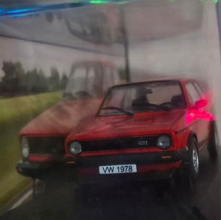 Volkswagen Golf GTI 1978 a escala 1.43 