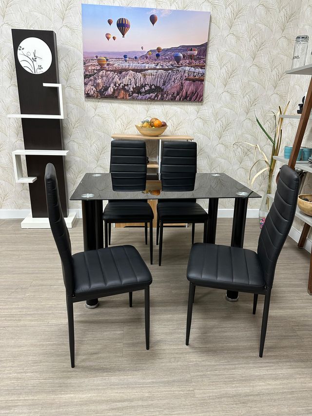 MESA NUEVA + 4 SILLAS