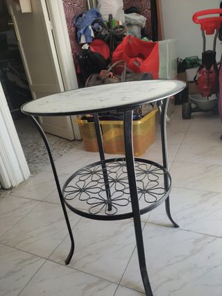 Mesa auxiliar metal y cristal