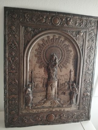 Virgen del Pilar relieve metálico