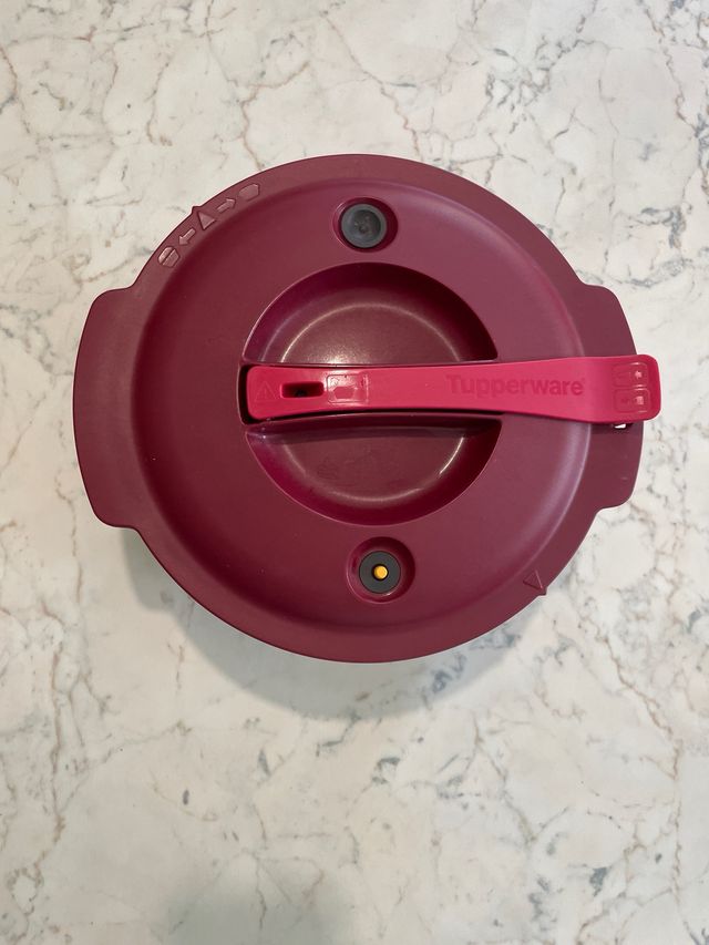 Pentola a pressione Tupperware MicroQuick rossa
