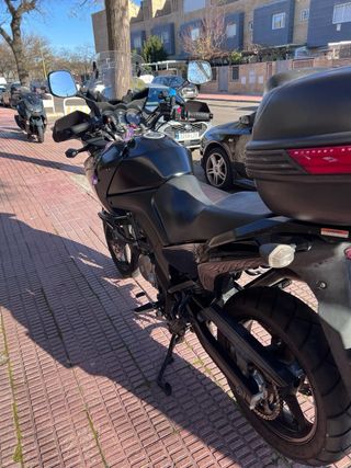 Suzuki V-Strom 650 - Moto